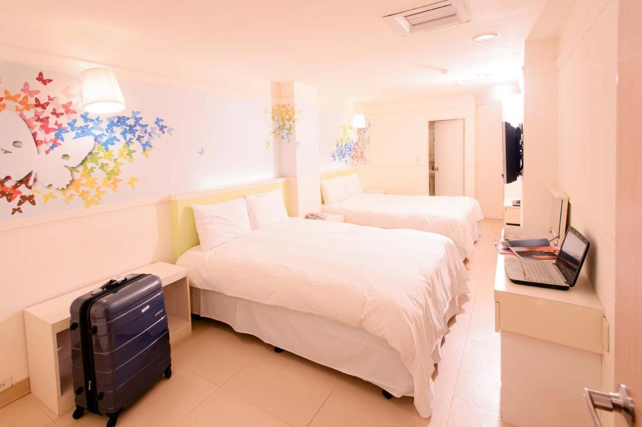 Kiwi Express Hotel - Zhong Zheng Branch Taichung Buitenkant foto
