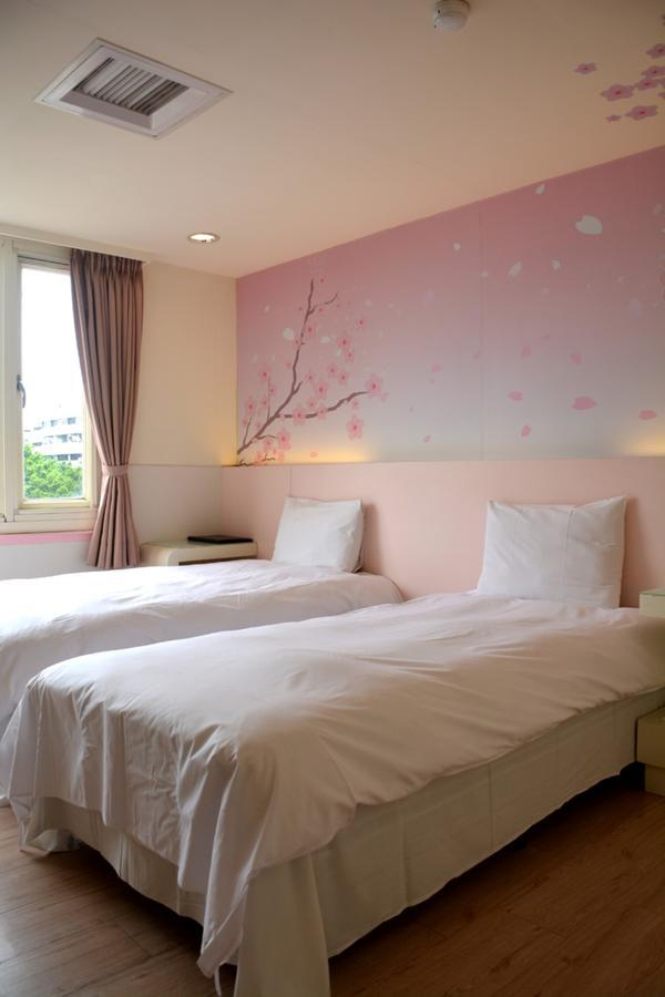 Kiwi Express Hotel - Zhong Zheng Branch Taichung Buitenkant foto