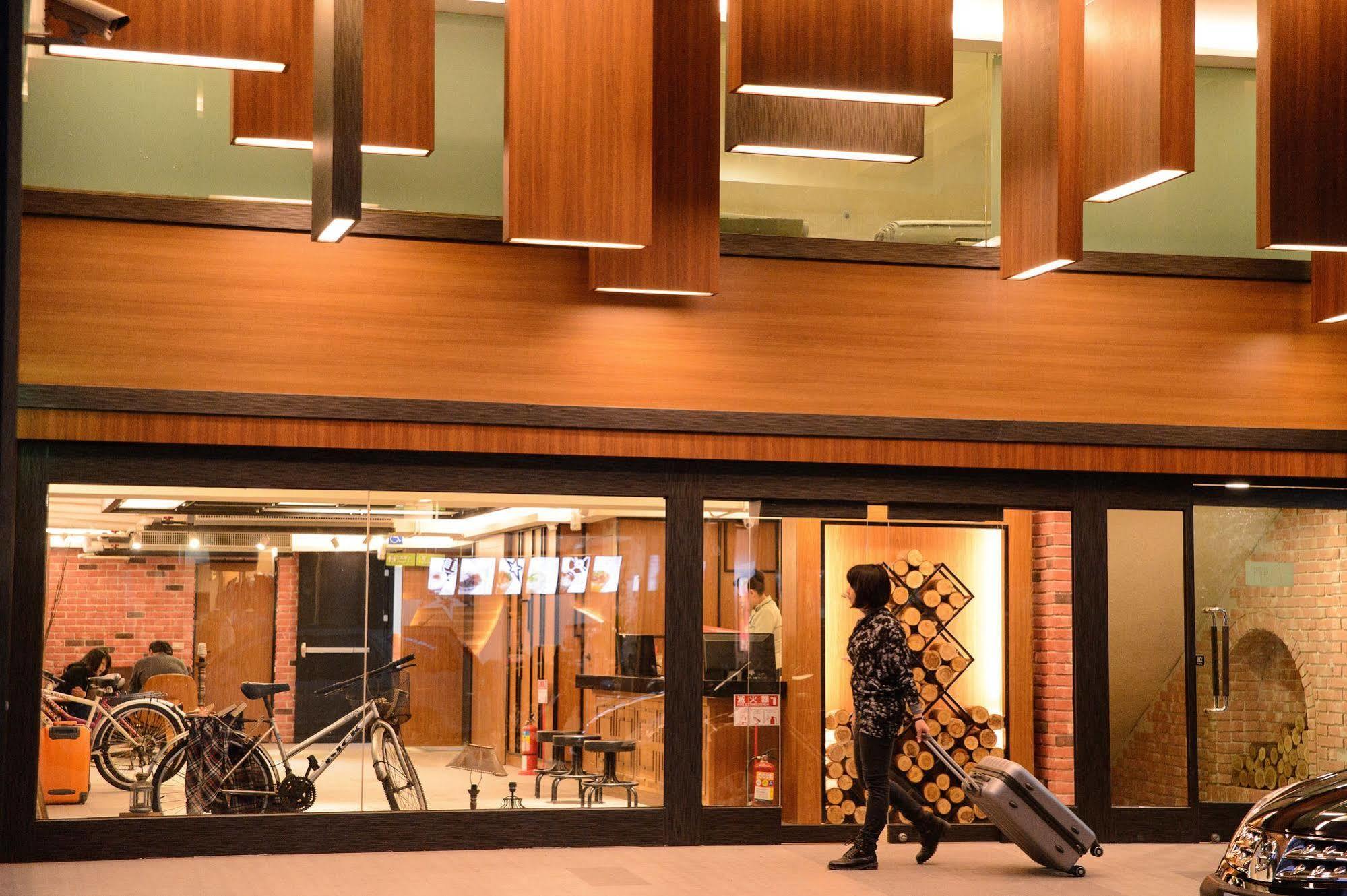 Kiwi Express Hotel - Zhong Zheng Branch Taichung Buitenkant foto